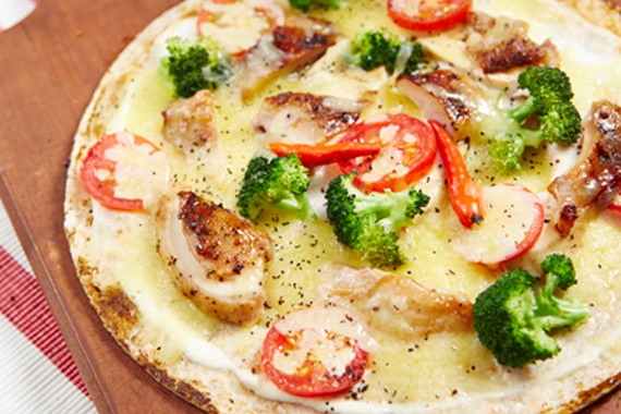 Spicy Aioli Chicken Pizza