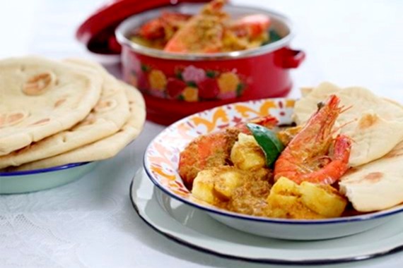Creamy Prawn Curry with Pineapple