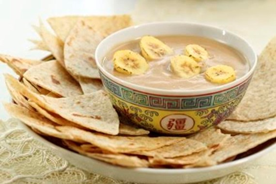 Wholegrain Triangles with Rich Banana Sauce